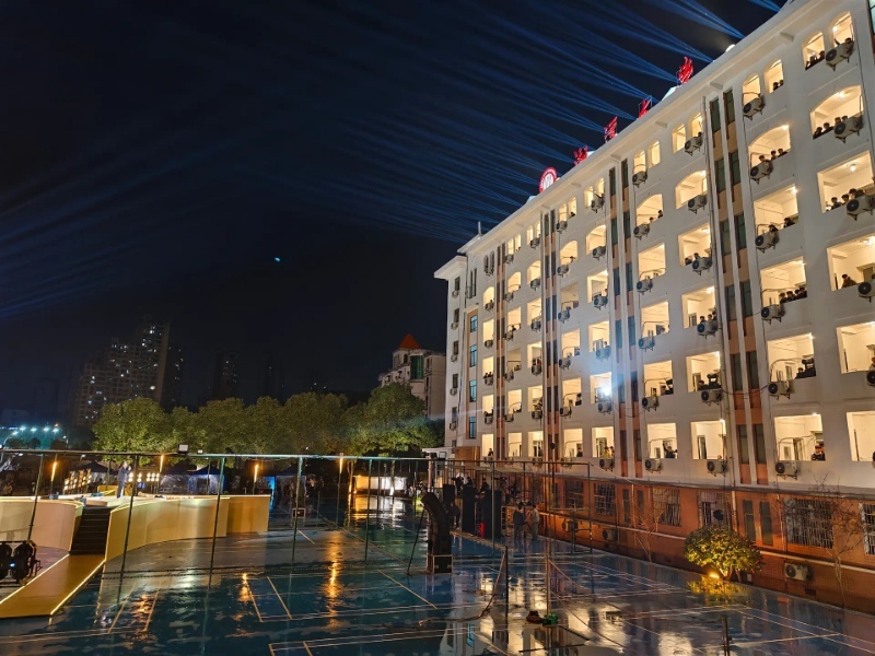 谁懂啊上课路上碰到汪涵了湘大今天全在偶遇汪涵 一出门就撞见汪涵，湘大学子这运气也