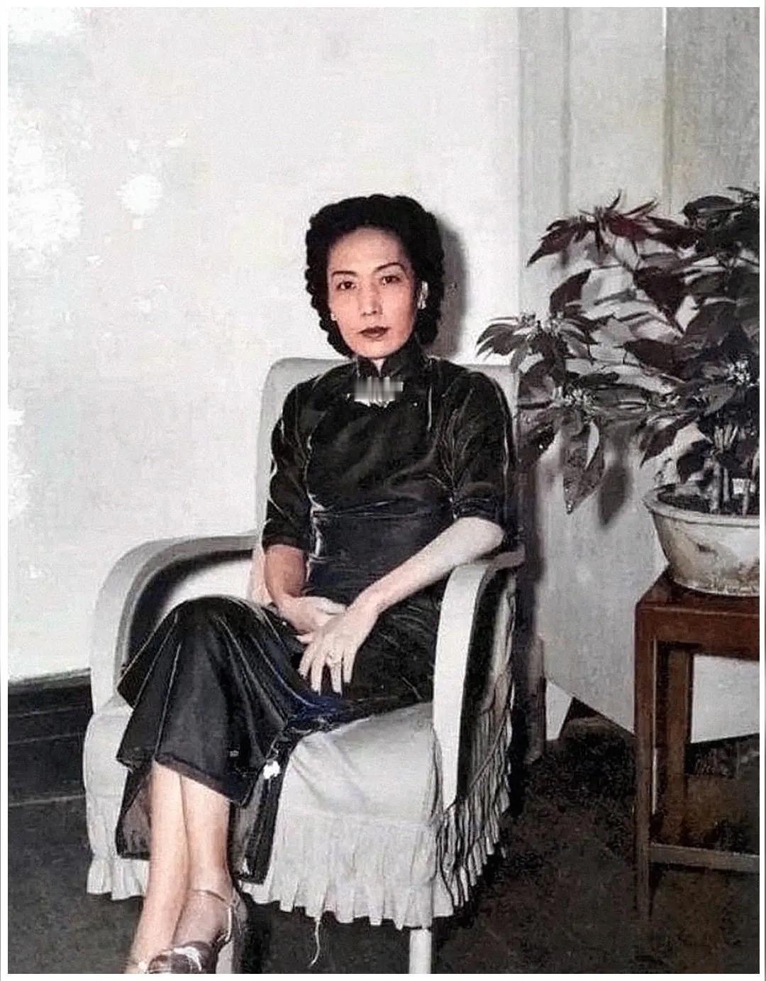 两性专家说：“男人都喜欢干净的女人，一个干干净净的女人才是男人最喜欢的。生活干净