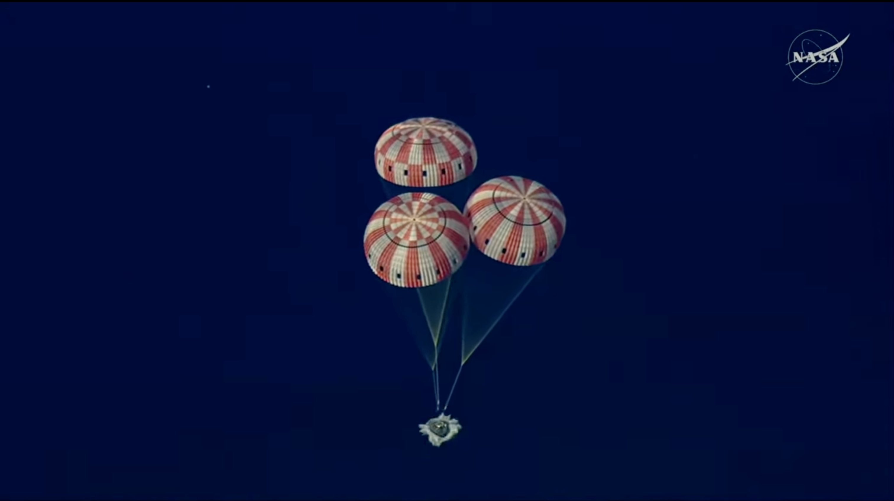 溅落成功！美国已经重新具备将宇航员送往月球并安全带回地球的能力。4名宇航员表现出