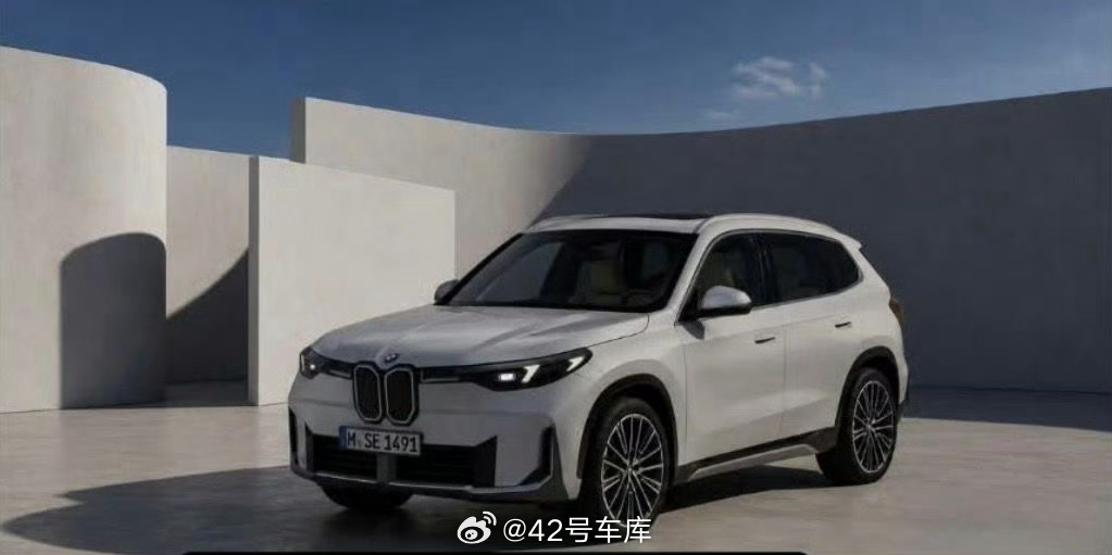 来看看 BB 的下一代入门紧凑型 SUV奔驰 GLA 和宝马 X1 据说长这样，