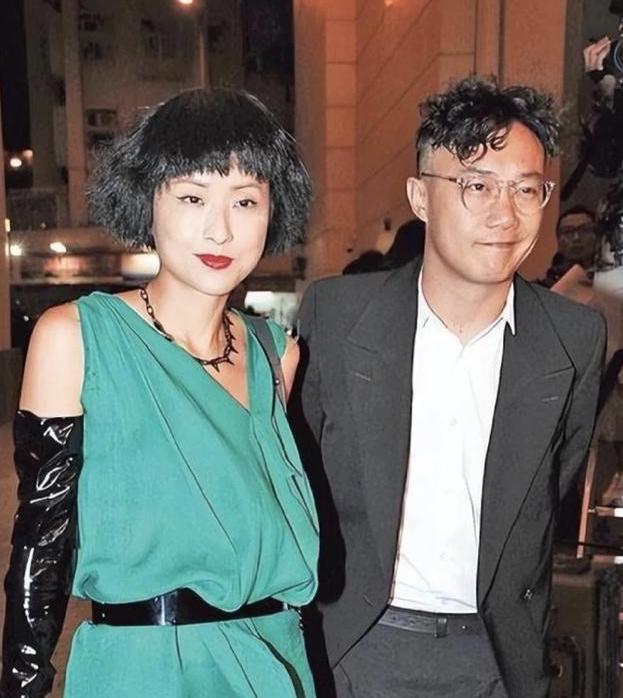 非常现实的一段话：“当你接触的人越多，就会发现：舍不得吃，舍不得穿，抠抠搜搜一辈
