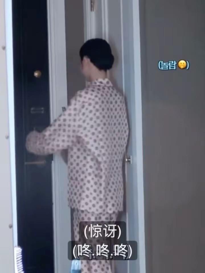 哈哈哈，柳智敏你～ 柳智敏 睡衣王子 穿的越粉挨打越狠 女明星穿搭