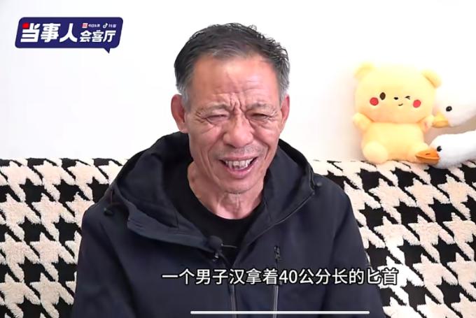 恐怖！师某提前一个月购买刀具，砍了女友脖子。拉着她在车上转悠一个小时，直到血流尽