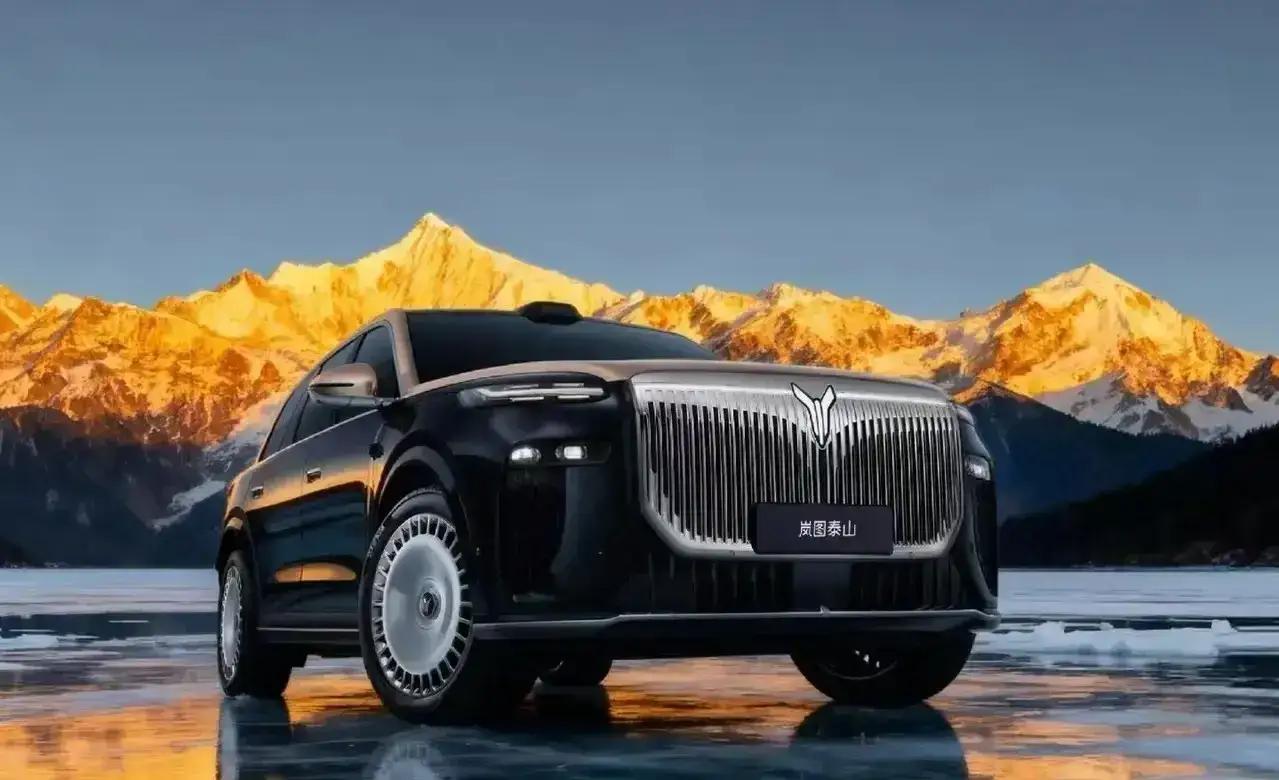 大六座旗舰看岚图泰山岚图泰山四激光雷达300米超远探测，加塞，横穿都能从容应对，