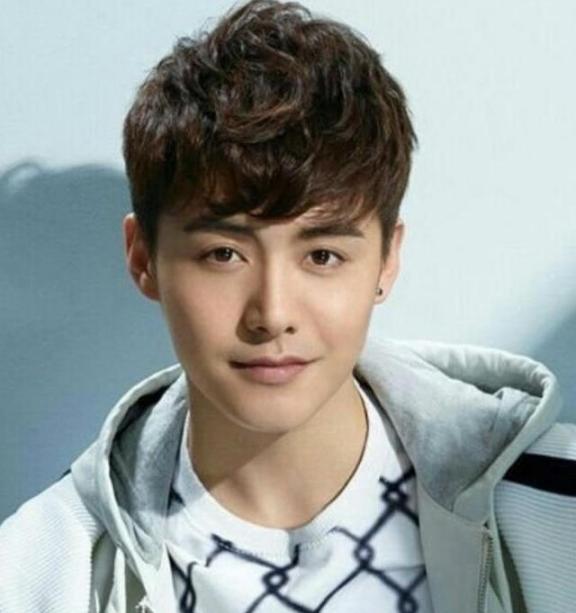 2010年，马天宇挣了700多万，他立刻给两个姐姐买房买车，可是事后却与姐姐保持