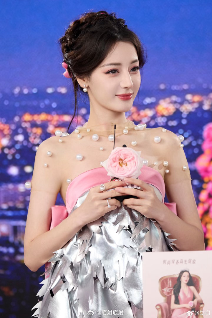 迪丽热巴好美的足