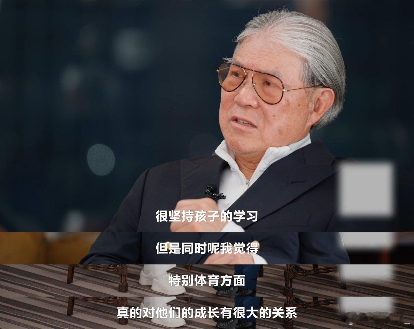 霍震霆每周都会陪郭晶晶一家吃饭 太认同！孩子成长钱和资源远不够，家人陪伴+言传身
