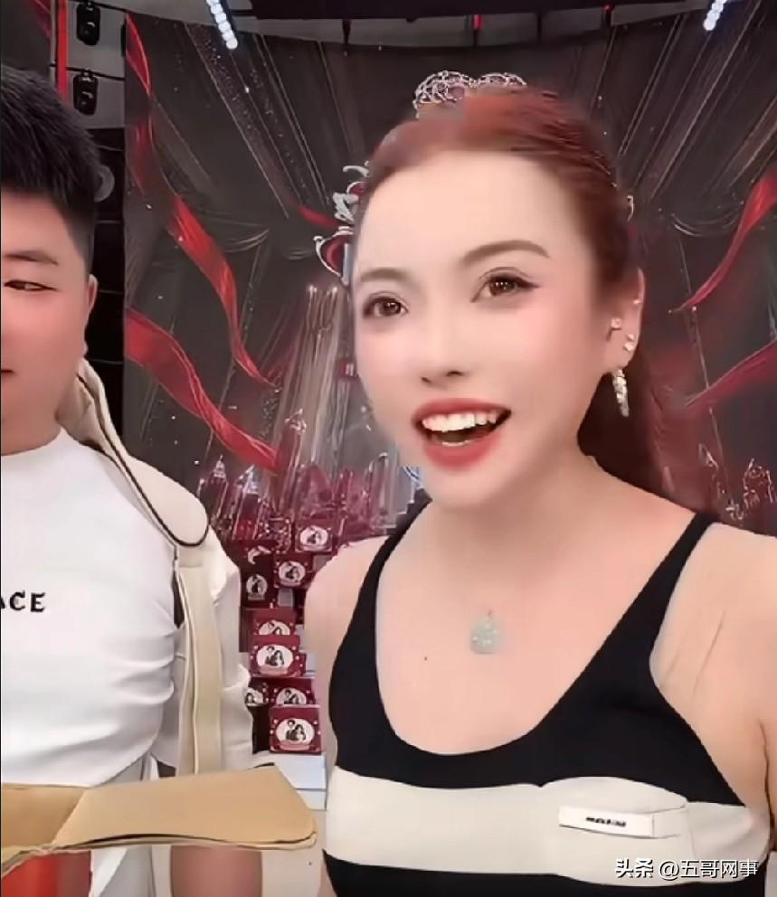 驴姐感动蛋蛋能处，给咱多大画面~

蛋蛋说喜欢驴姐，让我帮他卖jlv面膜，行你拿