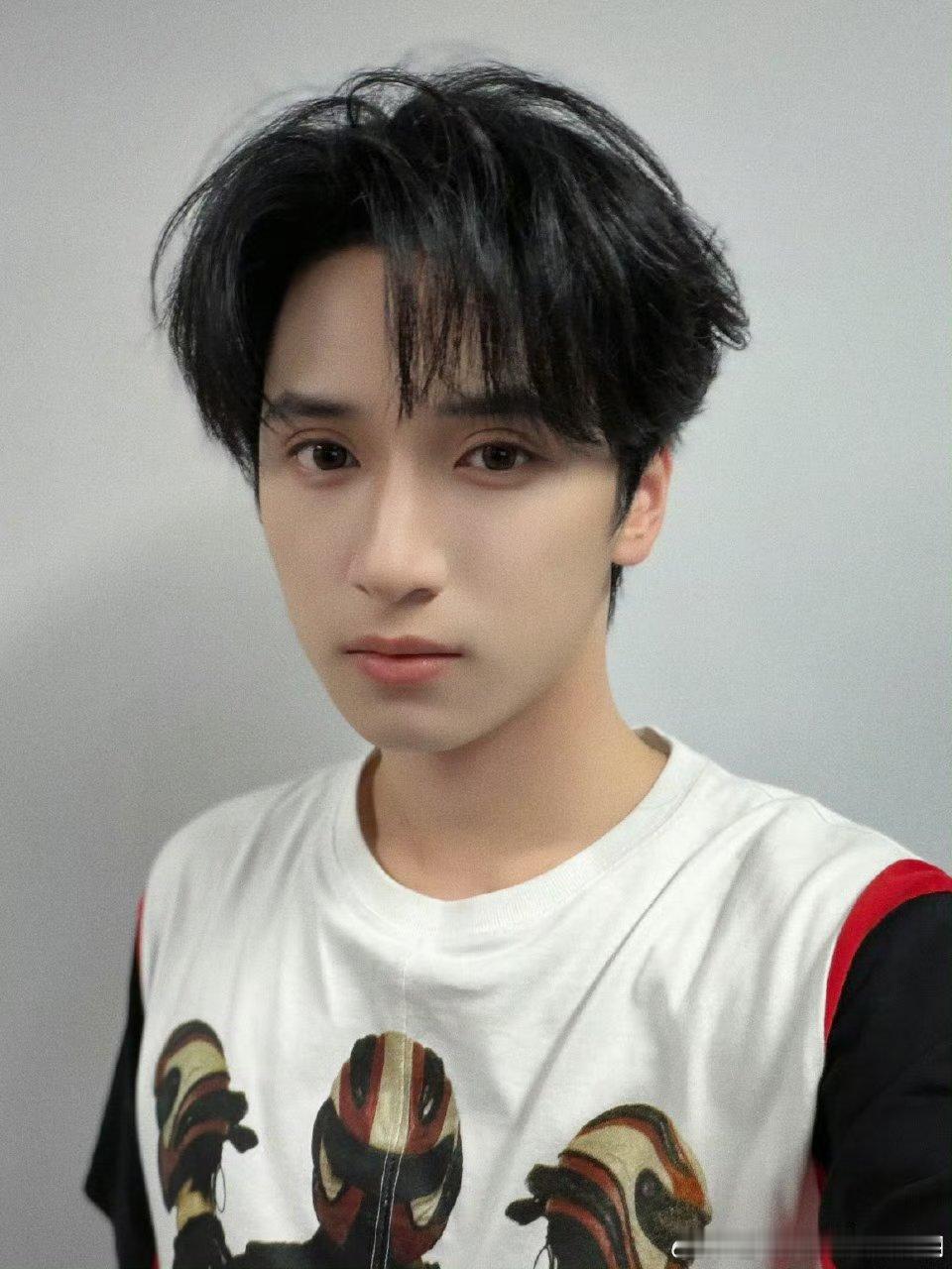 网传严浩翔将参加爱奇艺尖叫之夜，哇塞我在等一个官宣 谢谢 