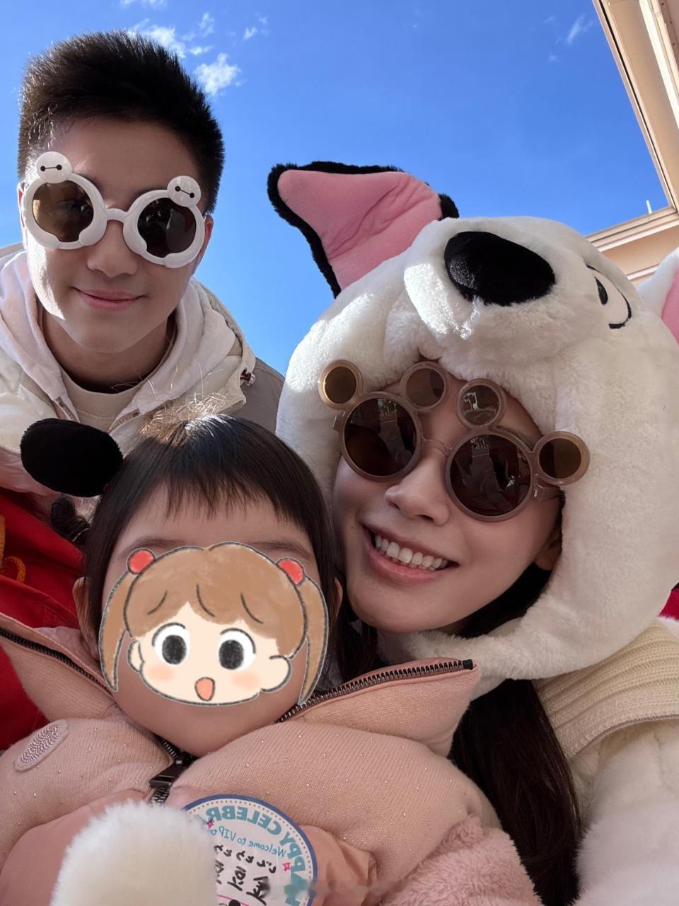 奚梦瑶晒全家福迎接2025  奚梦瑶全家福  奚梦瑶晒全家福迎接2025，儿女好