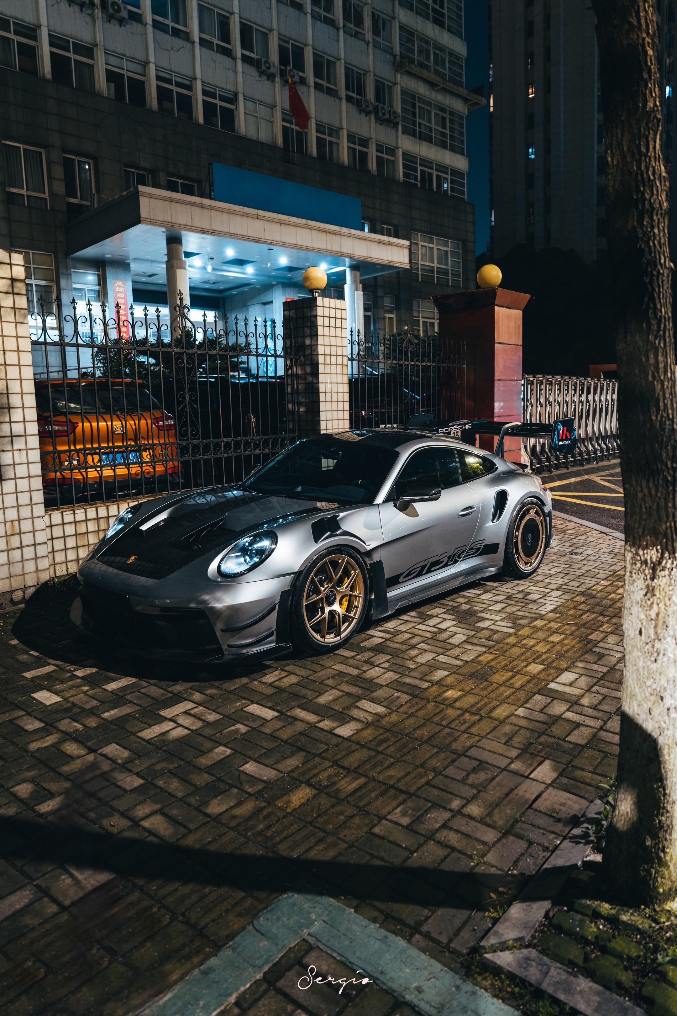 全国唯二超帅的原厂992GT3RS MR.这台Manthey Raci...