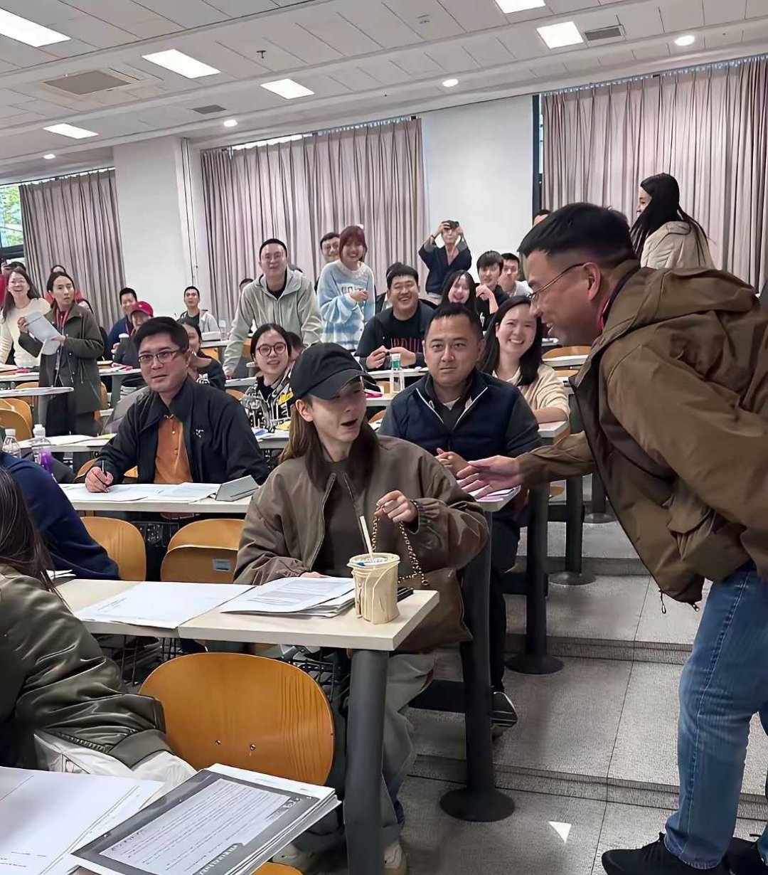 这男的怕是可以吹一辈子牛了吧！ 