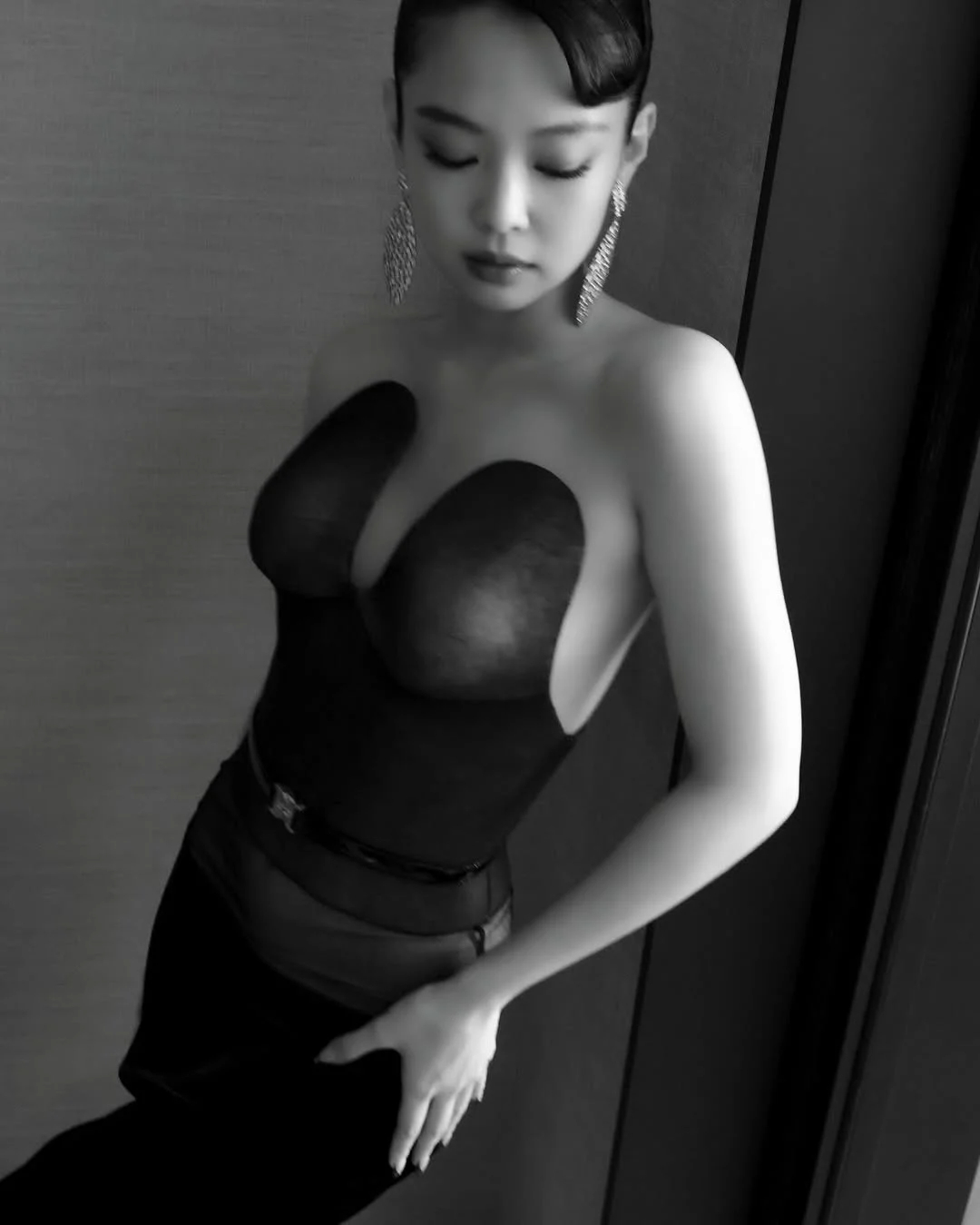 JENNIE ins更新照片(时代周刊选定2026最具影响力人物100) 