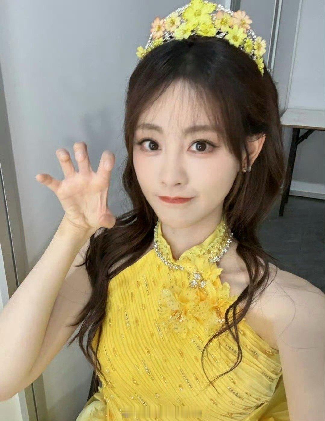 杨迪辣评祝绪丹脑子新周五晚高疯 杨迪让大伙想“疯”点宣传节目，祝绪丹一脸真诚表示