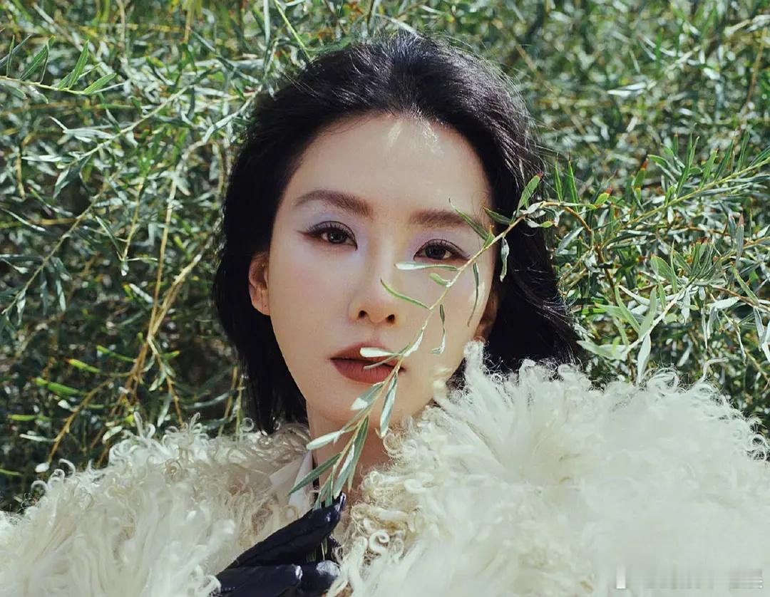 差点没认出来刘诗诗，是妆容的问题吗？好像陈都灵啊，人淡如菊心态也有变化了 ​​​