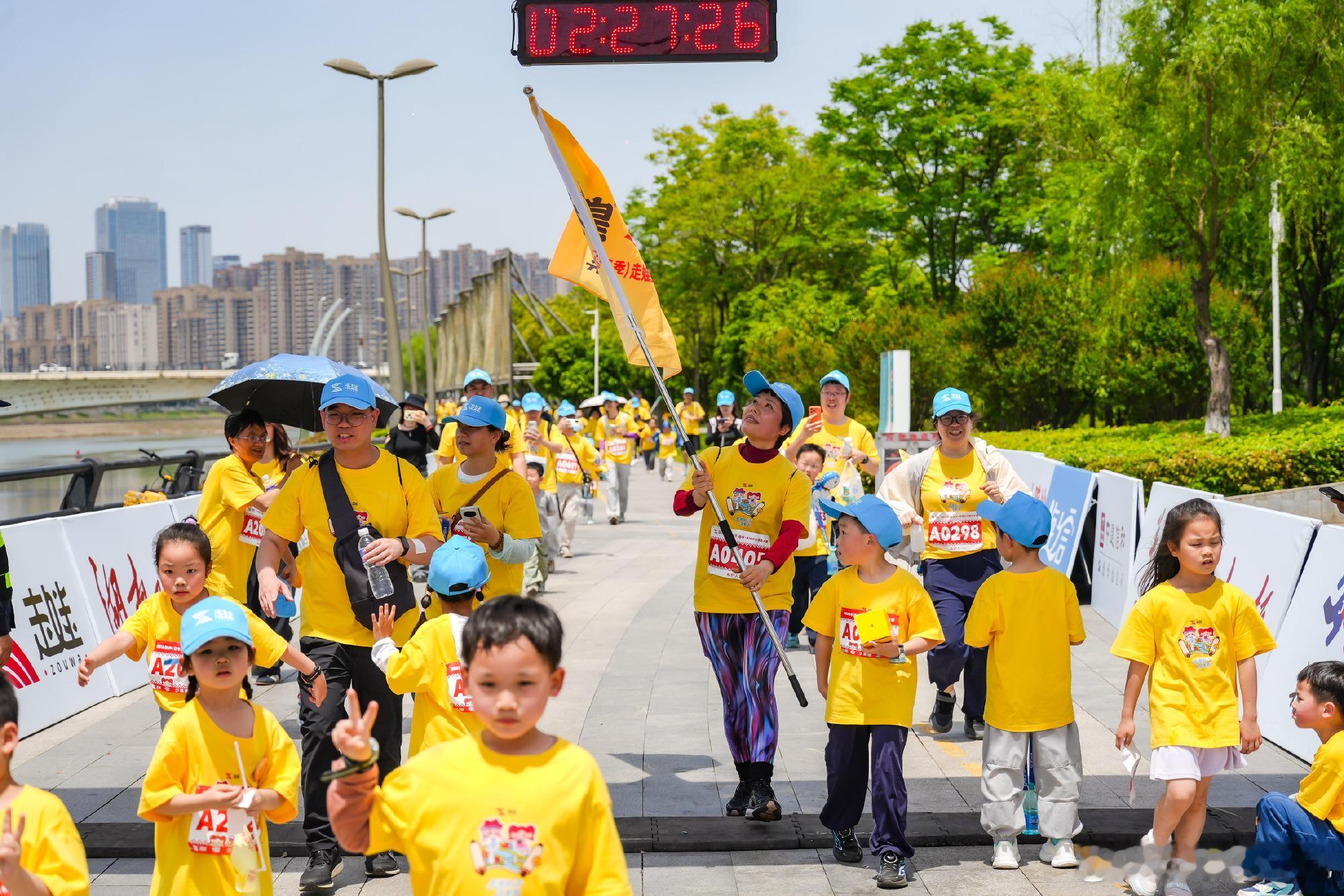 【长沙走娃走一次少年马拉松】追风少年，不负韶华！长沙少年马拉松火热开跑，每一步前