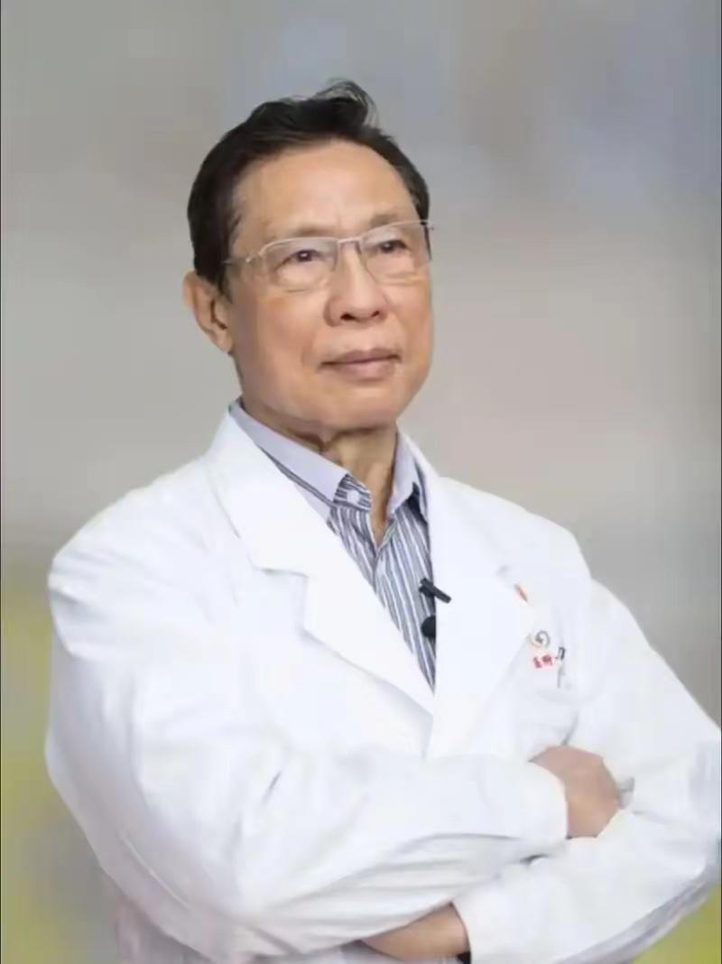 钟南山说：“一定要在身体还硬朗的时候拼命保养，千万不要随便透支。免疫力不会年年巅