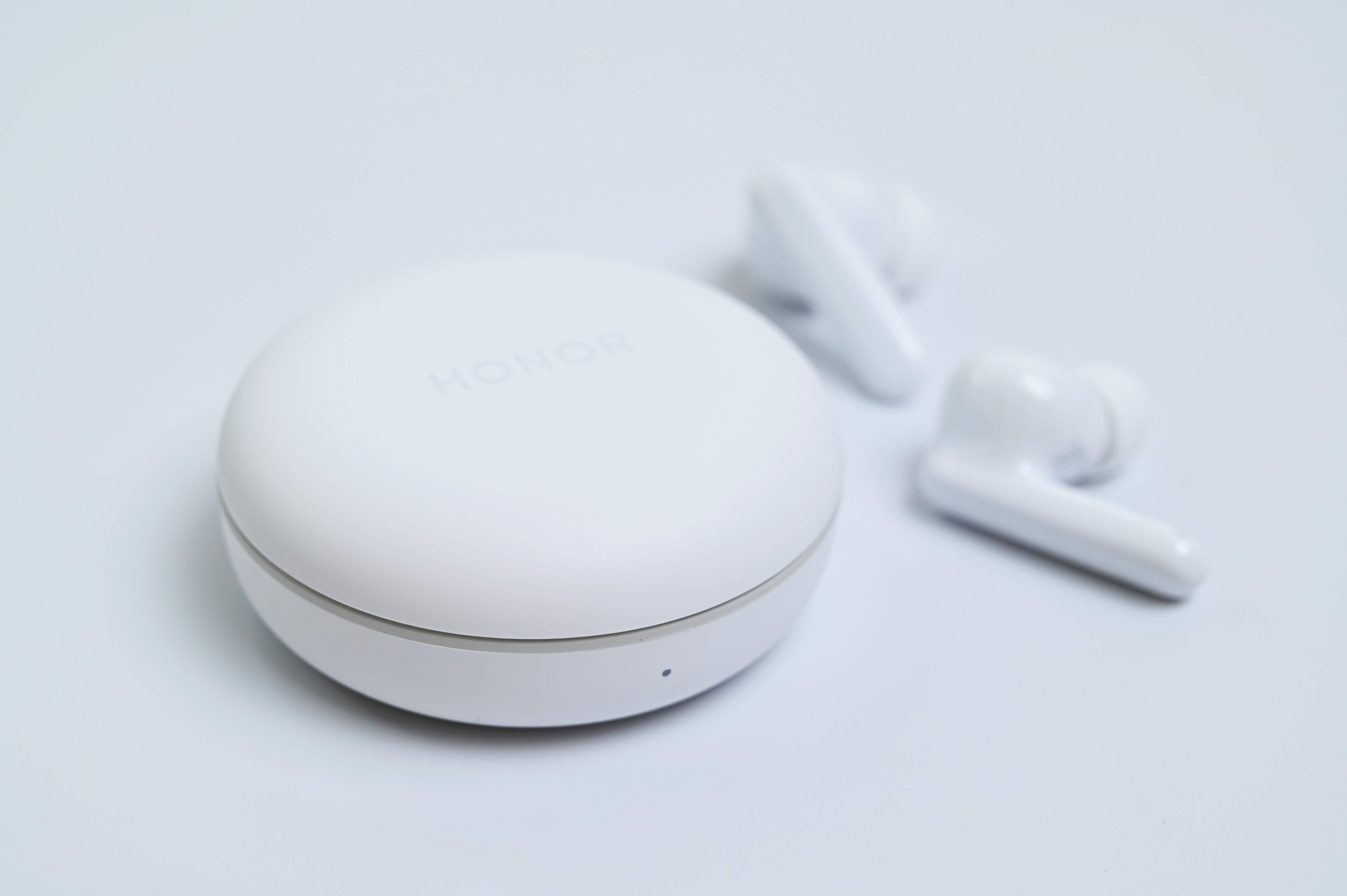 才发现前些天拍摄的这款耳机忘发了，它就是荣耀Earbuds A Pro，一款性价