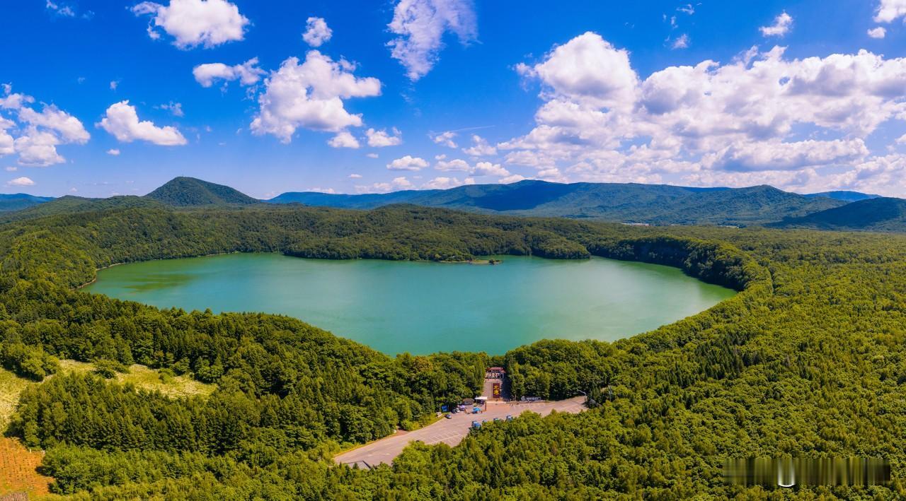 辉南县（吉林省通化市下辖县）
 
关键词：长白山西麓、火山口湖群、龙湾、绿色大米
