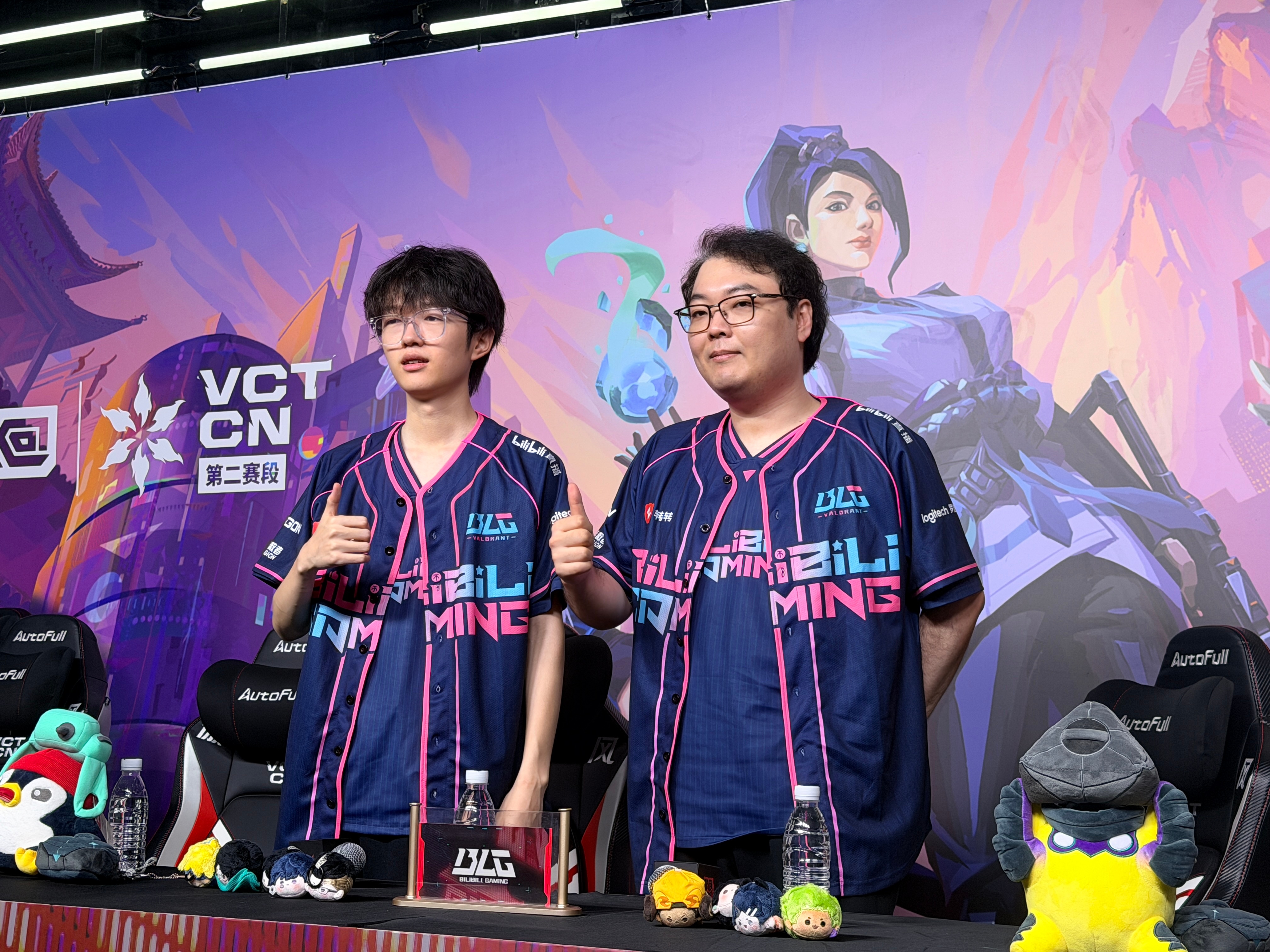 BLG无畏契约分部 和教练的合照来喽2026vctcn第二赛段blg新赛段首胜