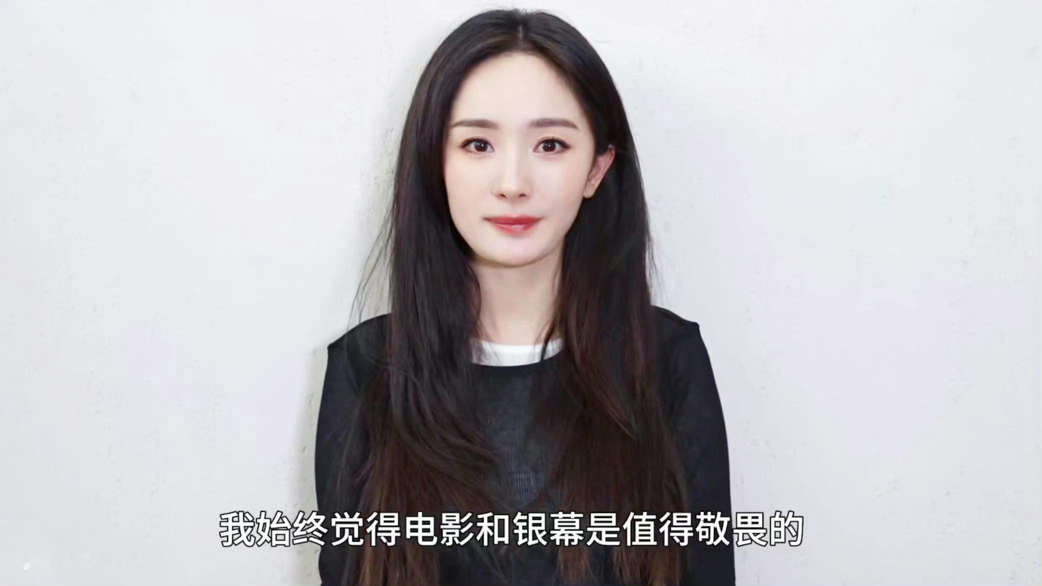 杨幂说电影和银幕是值得敬畏的 作为一番票房女星前五的杨幂影迷表示：大银幕里的杨幂