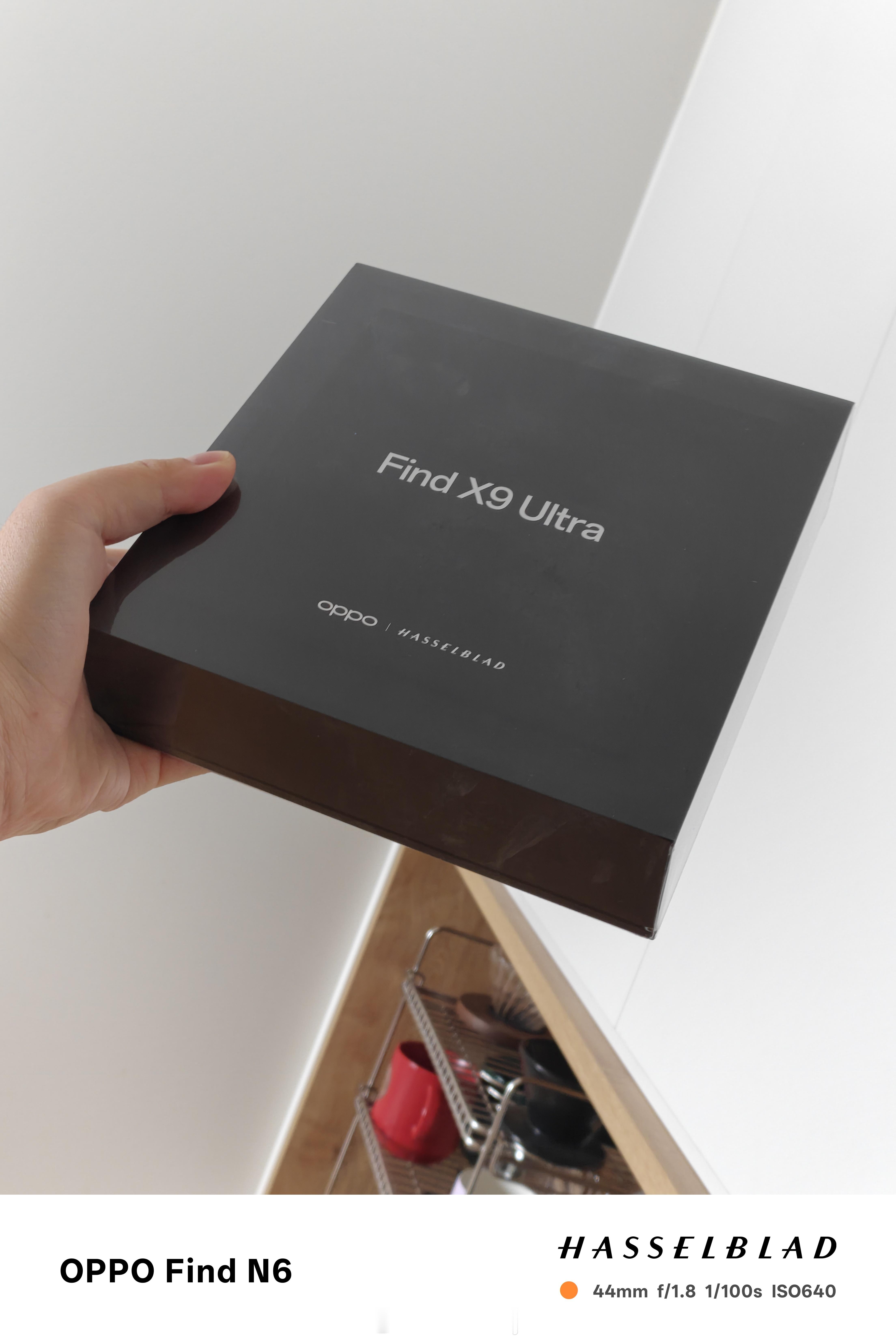 激动的心，颤抖的手，大早上起来收到一快递，拆开一看原来是OPPO Find X9