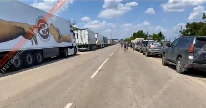 琼加尔大桥被轰炸的后果，就像此前连接俄罗斯本土和克里米亚的刻赤大桥被袭击一样，在