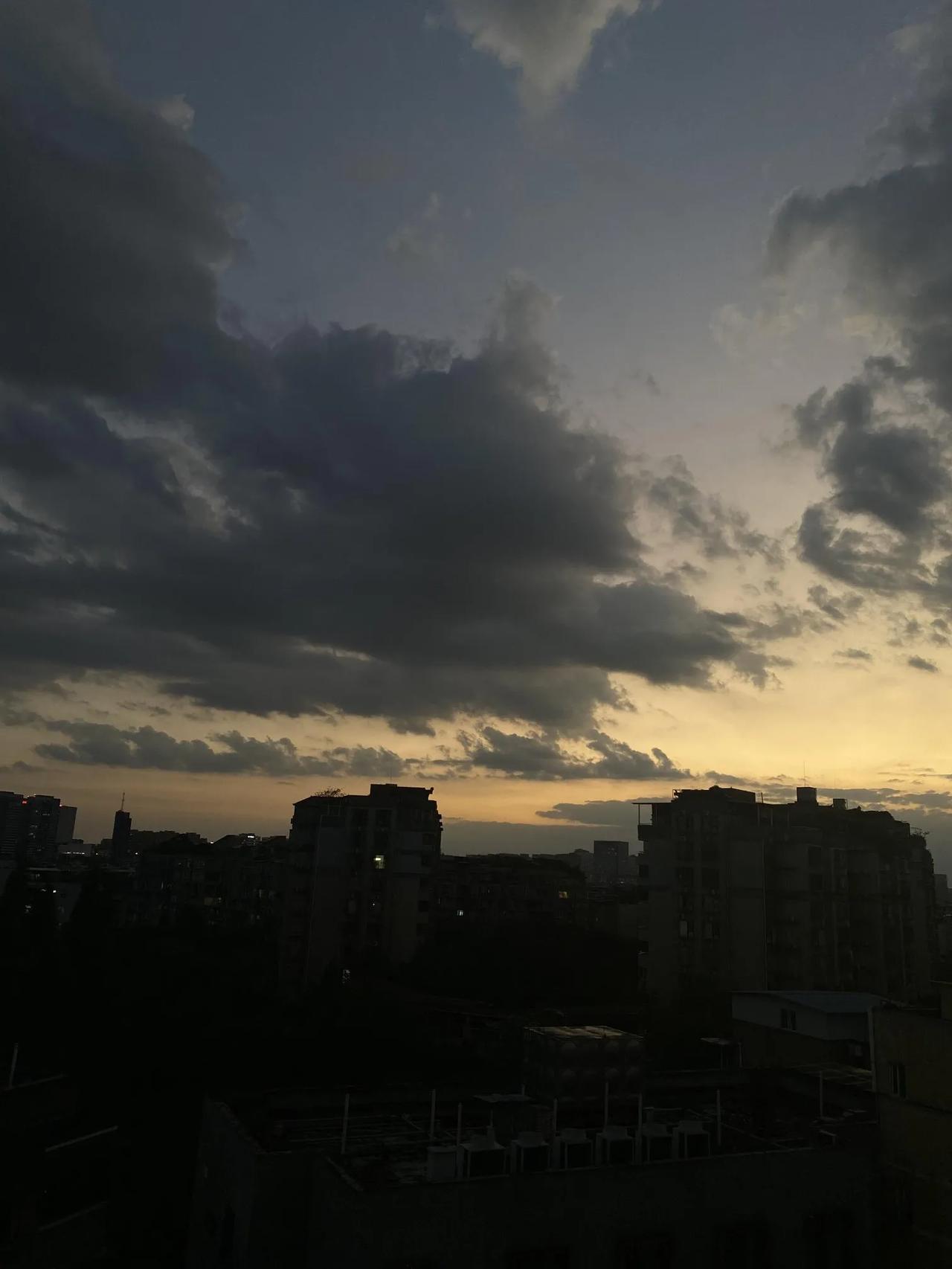 男朋友家里不同意。说属相一样不合适。现在同意了，但是男朋友和他的家人都认为彩礼应