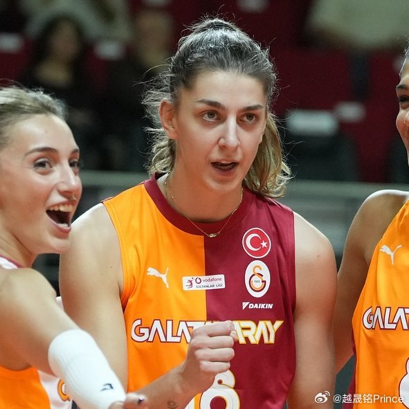 - 🇹🇷你会怀念在土耳其的这个赛季吗？🇵🇱玛蒂娜·卢卡西克：“我会这样记