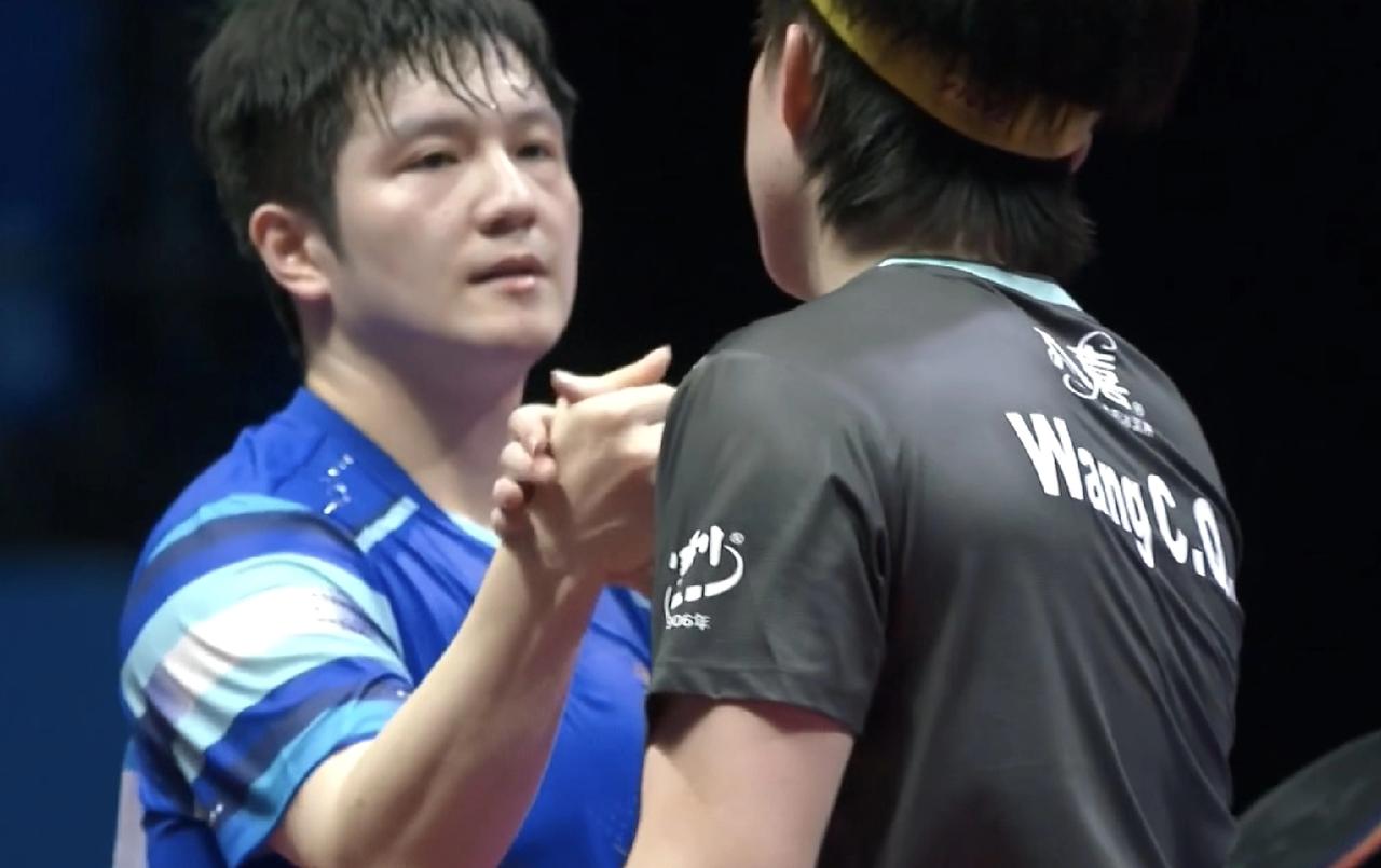 樊振东4:2王楚钦丨全运会男单半决赛，卫冕冠军樊振东以大比分4比2战胜了头号种子