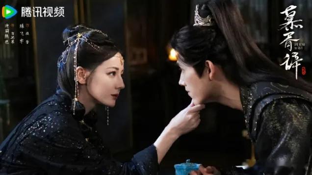 迪丽热巴和陈飞宇那部《慕胥辞》，又改回原来的名字《白日提灯》啦！听说已经过审了，