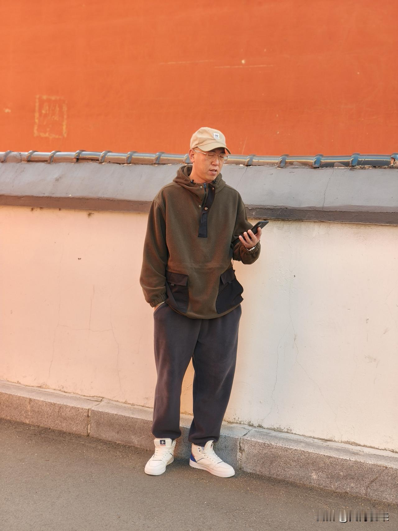 《世界上最傻的男人》
最傻的男人，是活成了面子的囚徒，娶了外人眼里的“福气”。