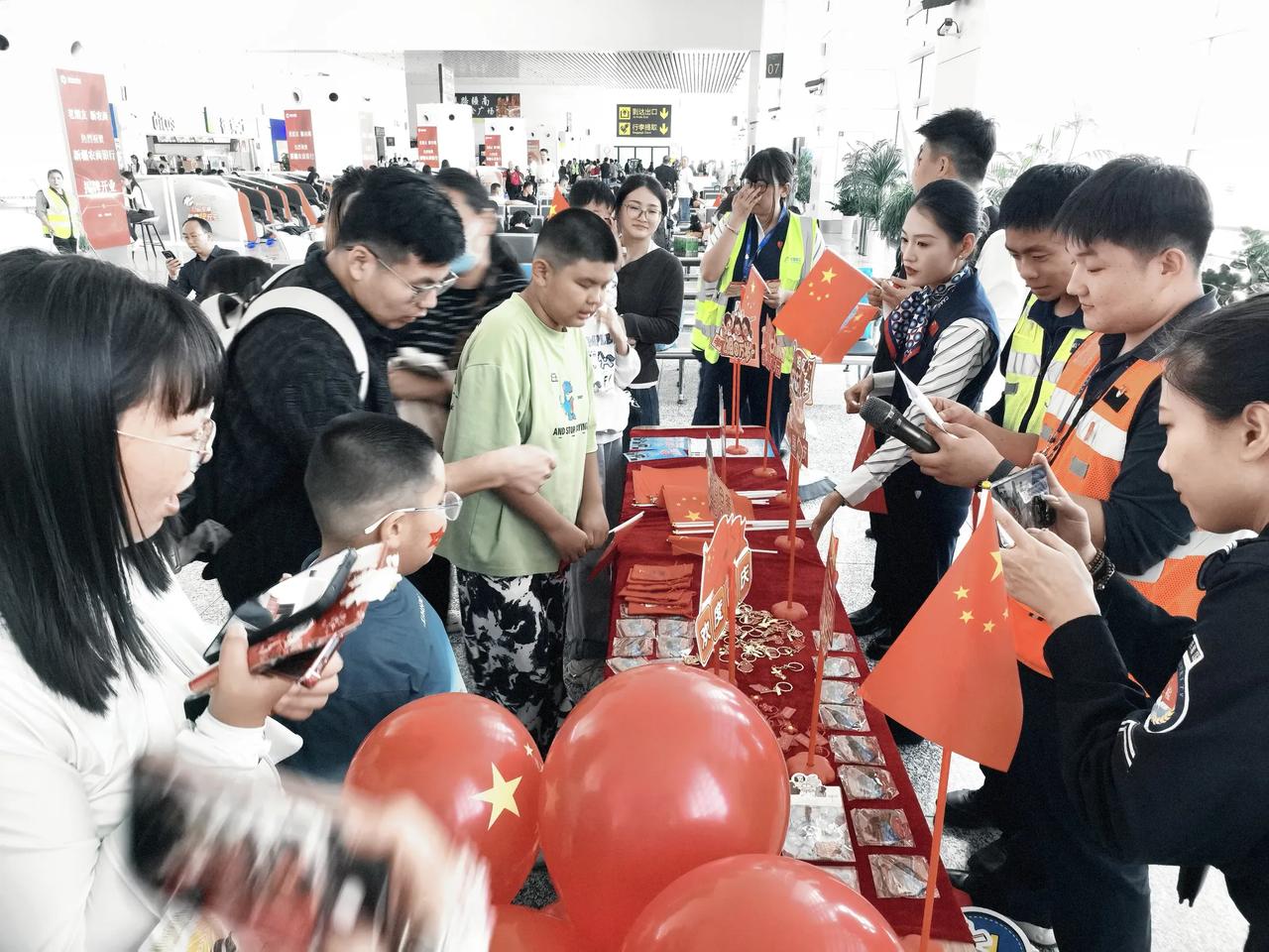 3.4亿人同时在路上！这个国庆，中国太震撼！
你抢到票了吗？
你堵在高速上了吗？