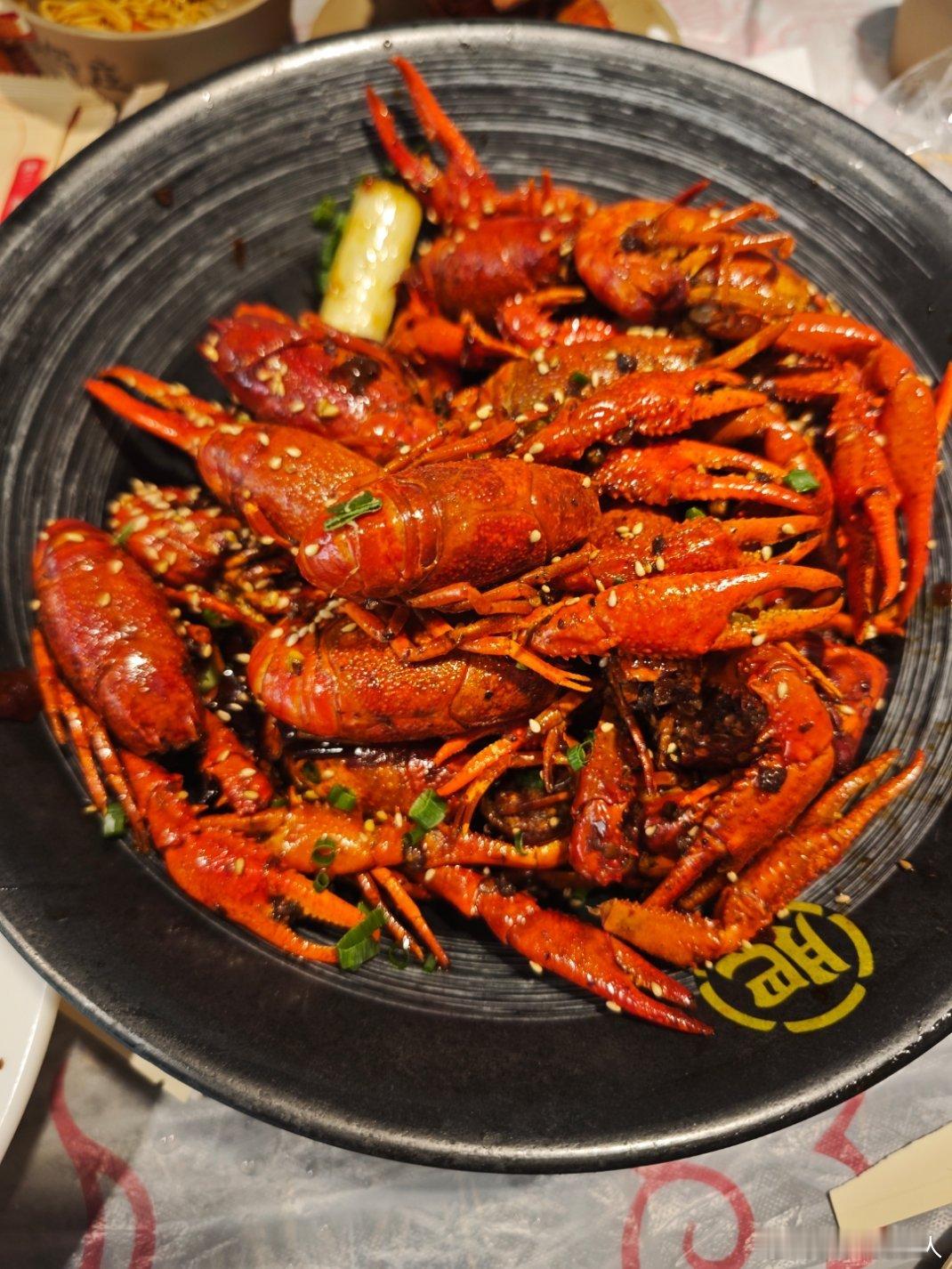 湖北小龙虾，果然名不虚传，好吃好吃很好吃。对武汉吃、住、行玩的推荐，很全面  。