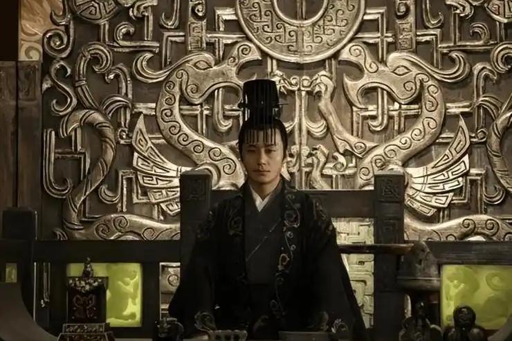 汉文帝年间，女相师许负给邓通算命，断言他会因贫致死。汉文帝冷笑："邓通之命由我，