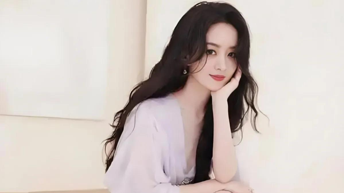 赵丽颖：敢拼的她，如何成就《风吹半夏》的辉煌？

赵丽颖，一个在娱乐圈中敢想敢干