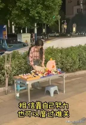 被父亲弃绝的骨癌女孩，独自截肢求生，心里只念着奶奶

2021年，女孩骨癌，被父