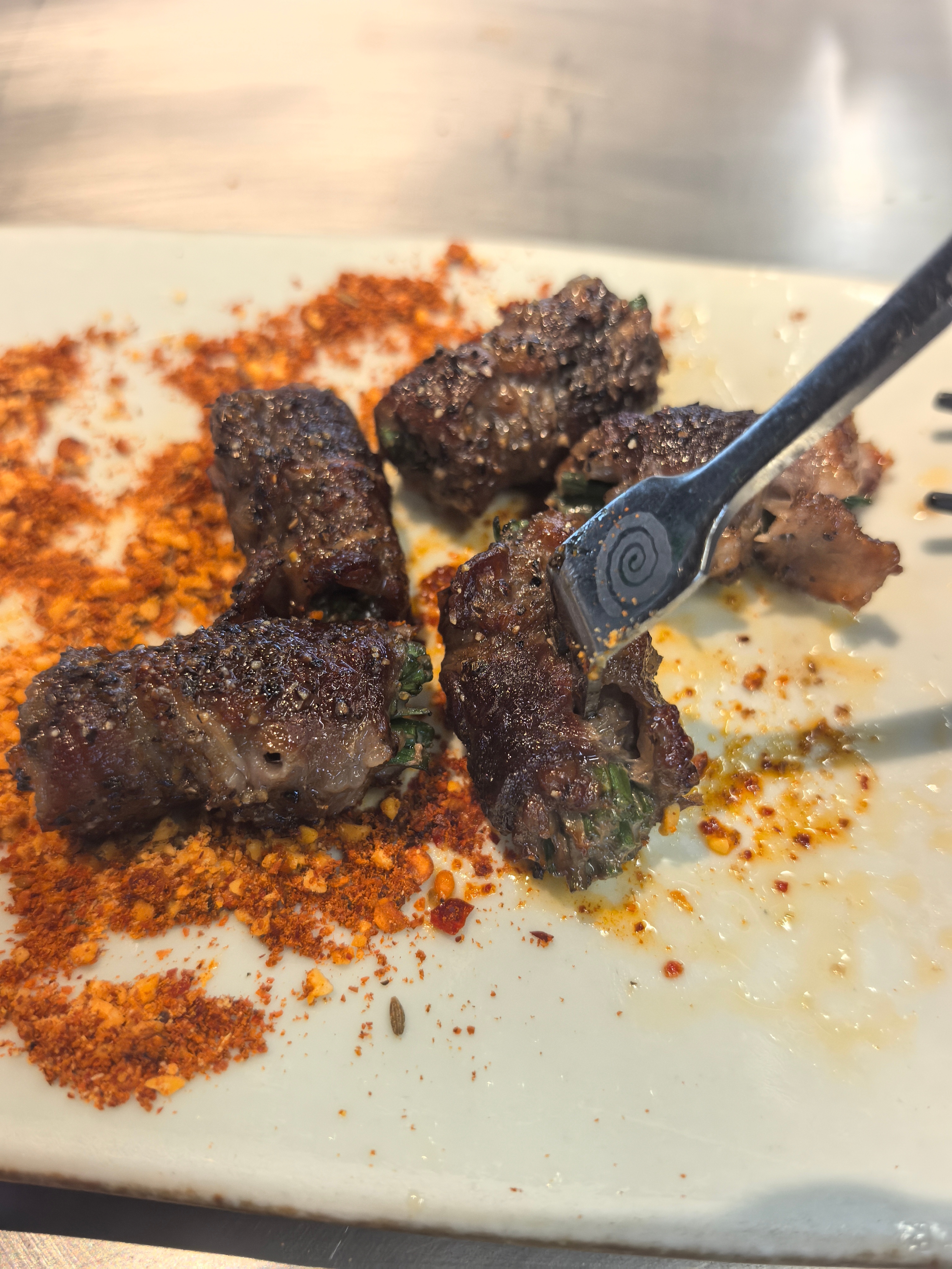 今天吃到的牛肉卷。因为烤太焦了，我没忍住和店员说了。这份就退钱了。我对于提出需求