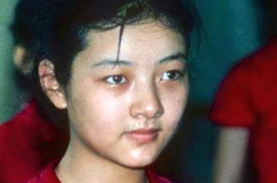 “砰！”1972年，警方押送一个女犯回太原，可一转眼女犯就不见了，远方传来火车的