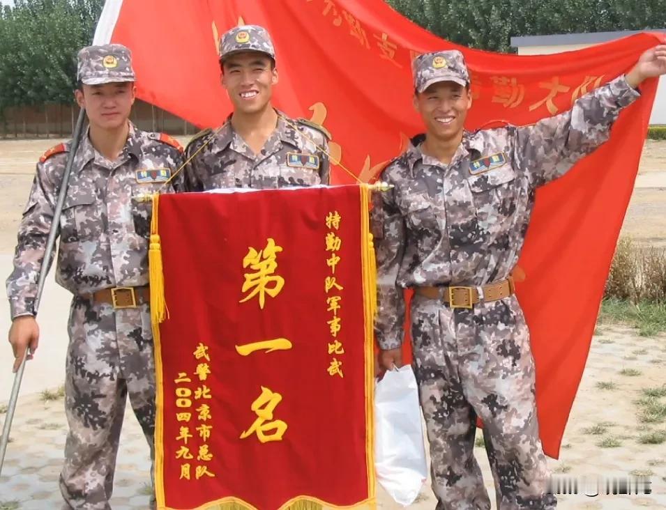 全军全武警部队400米障碍跑的记录是1分21秒，由原武警雪豹突击队分队长李国勇保