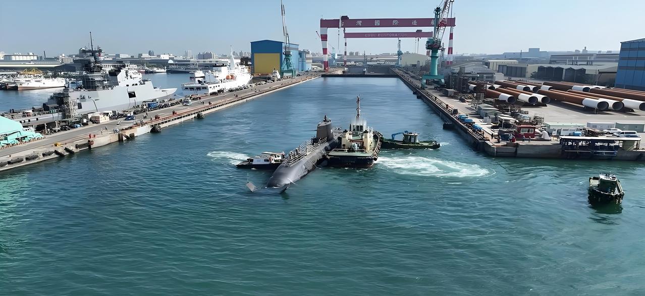 就在1月29日，台“民进党”当局正式宣布。
 
针对台湾地区自制“海鲲号”首度潜