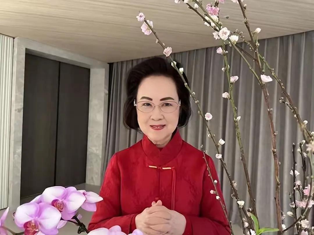 从琼瑶阿姨的遗书来看，死亡出现了5次，活得潇潇洒洒出现了2次，从中可以看出她对死