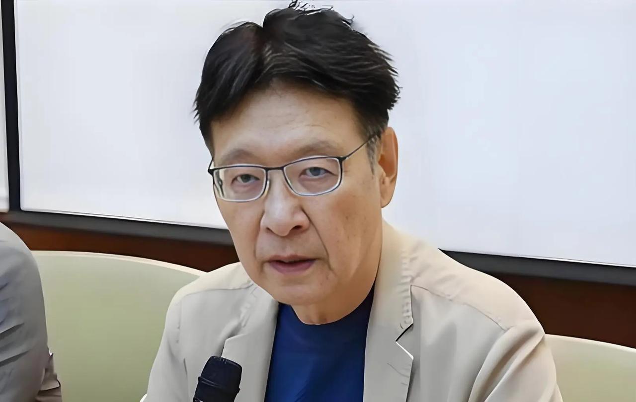 台湾TVBS电视台为何看上去越来越绿了？

台湾TVBS电视台整体定位仍被视为偏