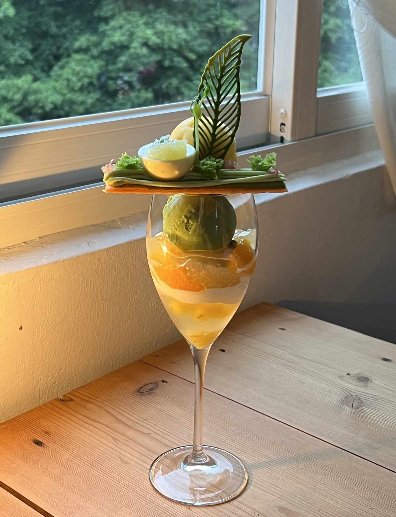 馥里fully🍊
很春天的一杯，口味非常丰富！
像在品尝艺术品一样
目前吃到过