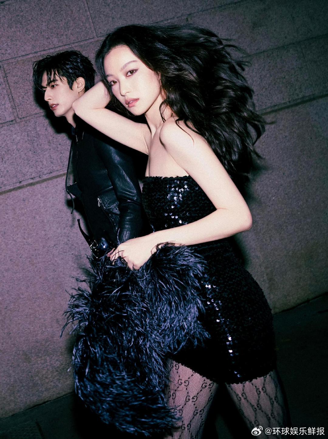 倪妮宋威龙热聊倪妮宋威龙内场热聊微博之夜内场 星光熠熠的内场，被这对高颜值组合的