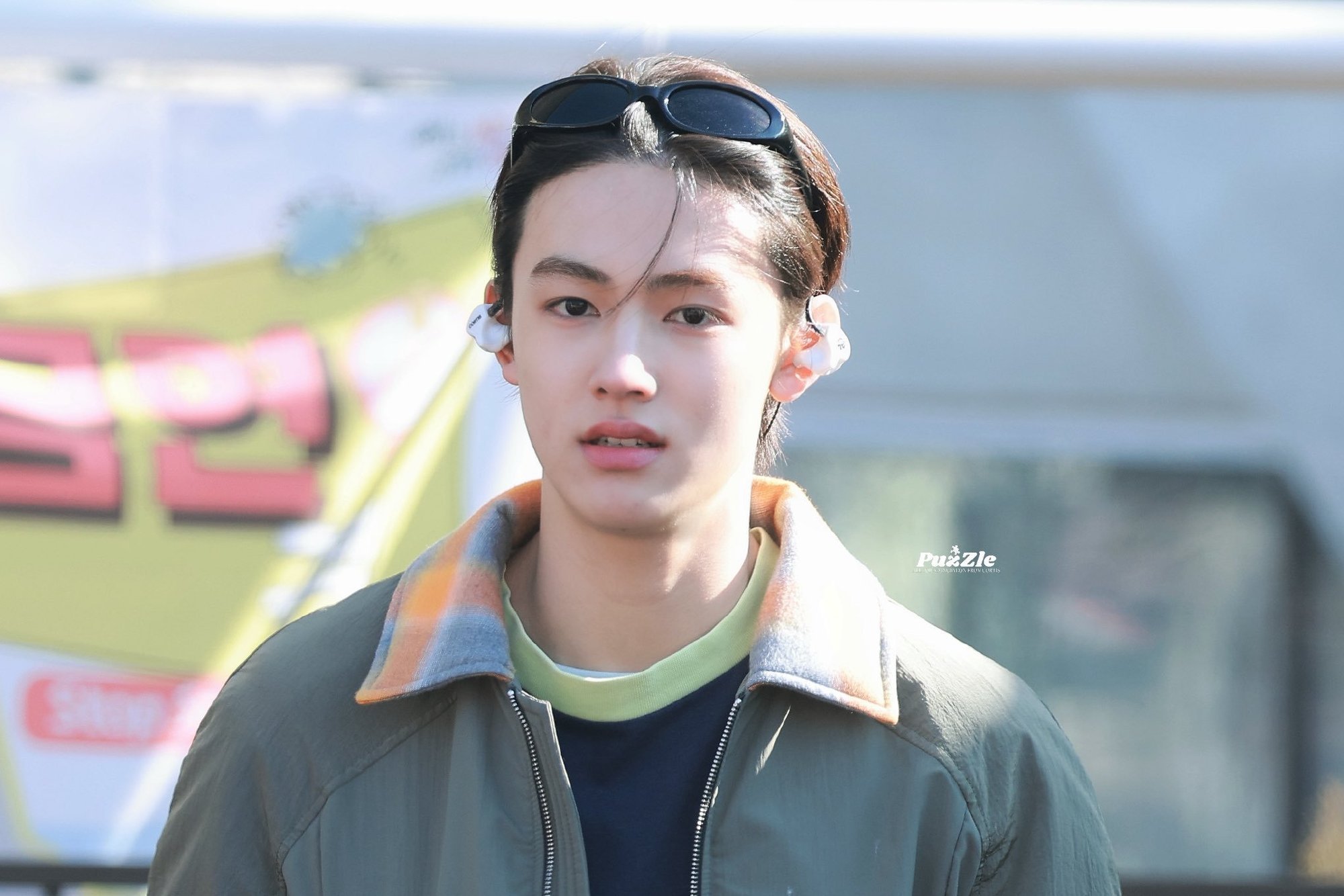 cortis严成玹大背头 cortis严成玹今天的弘大路演墨镜🕶️背头造型杀疯