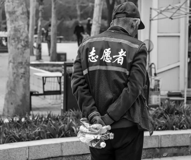 你们知道吗？“见义勇为”这四个字，藏着两千多年前古人对“该不该管闲事”的硬核答案