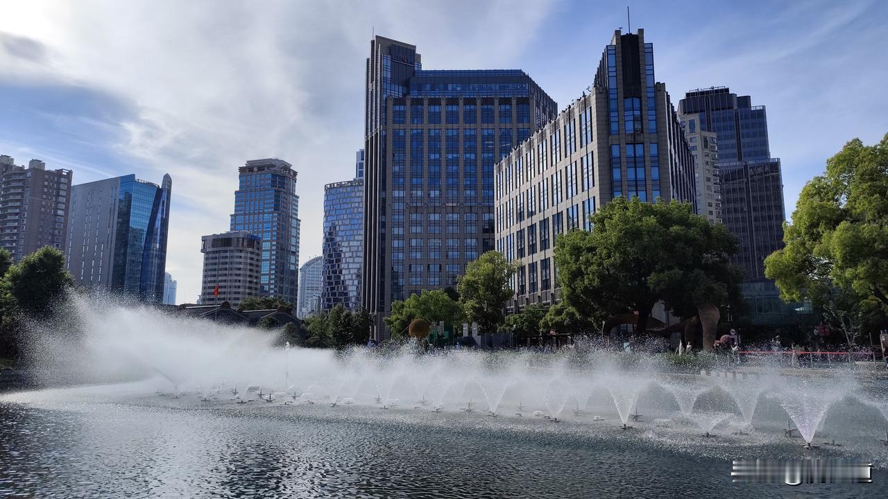 真心话茶局夏日上海的城市风光恬静优雅