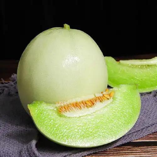 真的太好吃啦！今天吃了一个冰淇淋一样的甜瓜，叫玉菇冰淇淋甜瓜，太好吃了，一时没忍