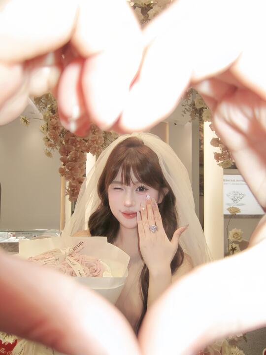 和男朋友官宣照这样拍💗也太甜咯!!•ᴗ•